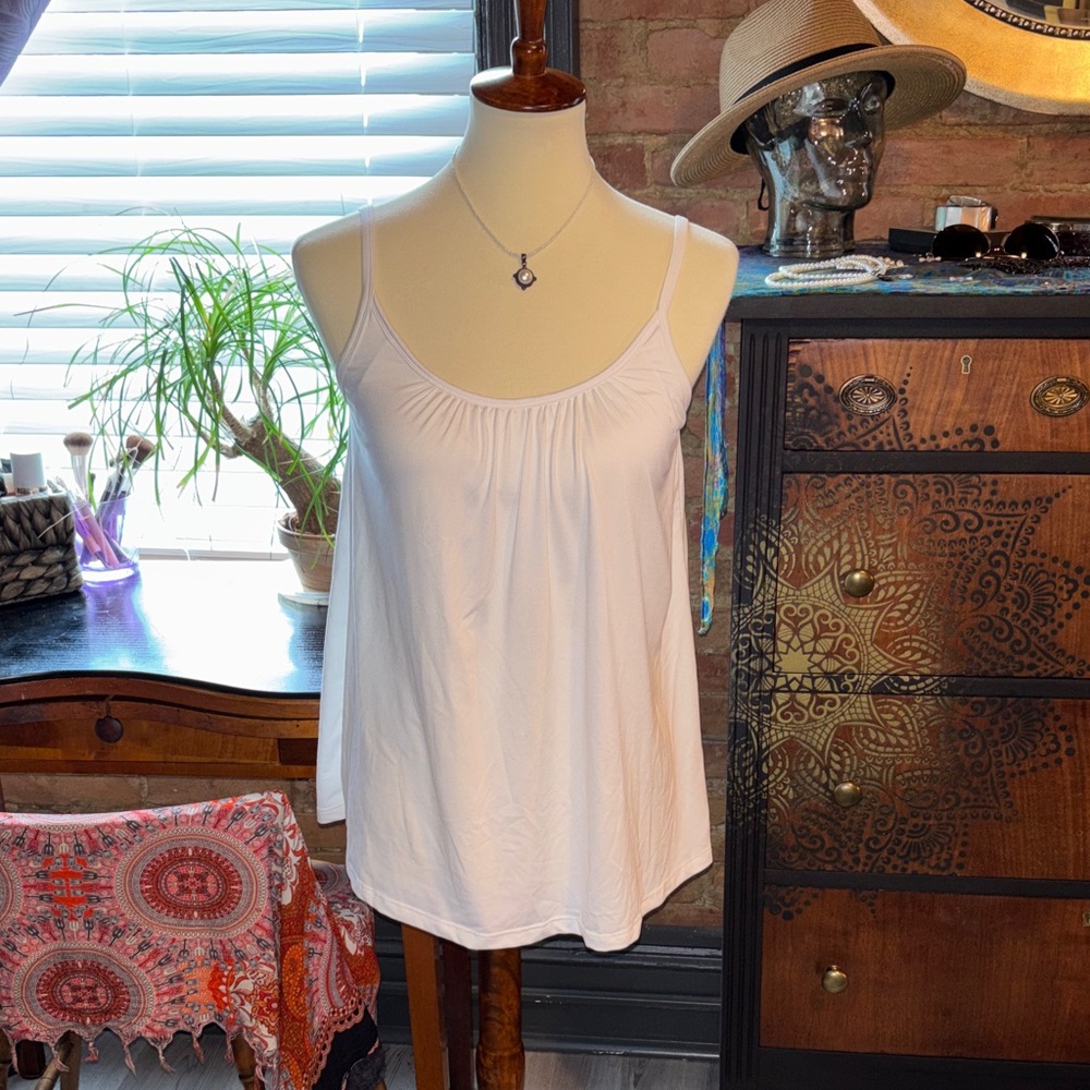 White Spaghetti Strap Tank with Bra- 
TANKS 2 FOR $10! Bundle and message me!